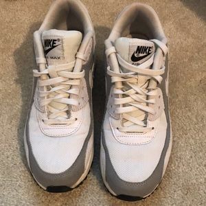 White nike air max’s